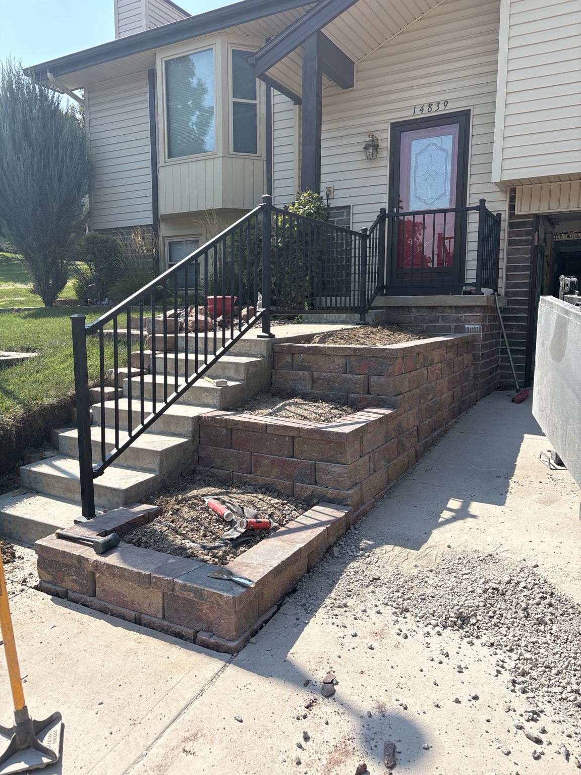 Tiered front entry retaining wall